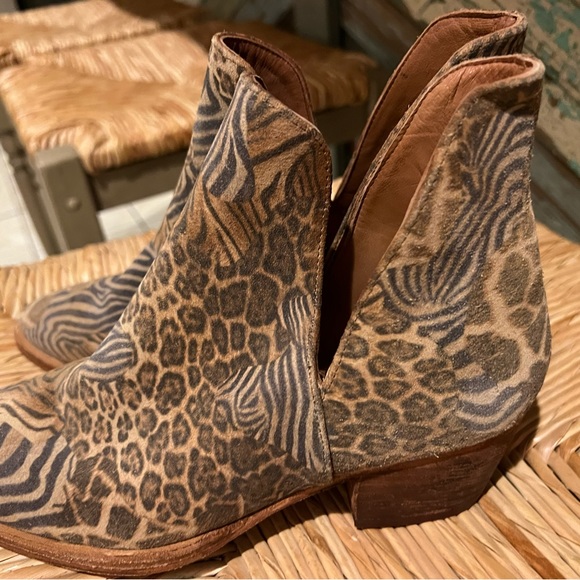 Brand new FREE PEOPLE animal charm booties - Picture 8 of 8